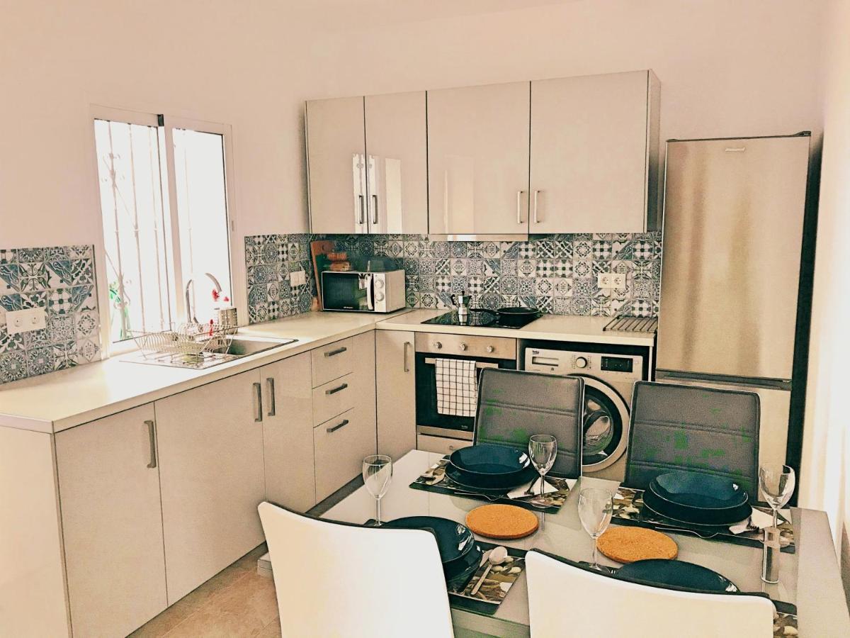 Town House With Patio In Quiet Residential Area 10 Min From Beach Торремолінос Номер фото